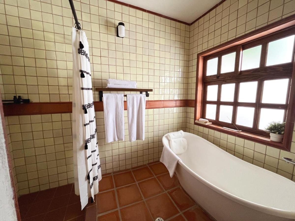 Casa Entrevez Bed & Breakfast บาเย เด กัวลาลูเป ภายนอก รูปภาพ