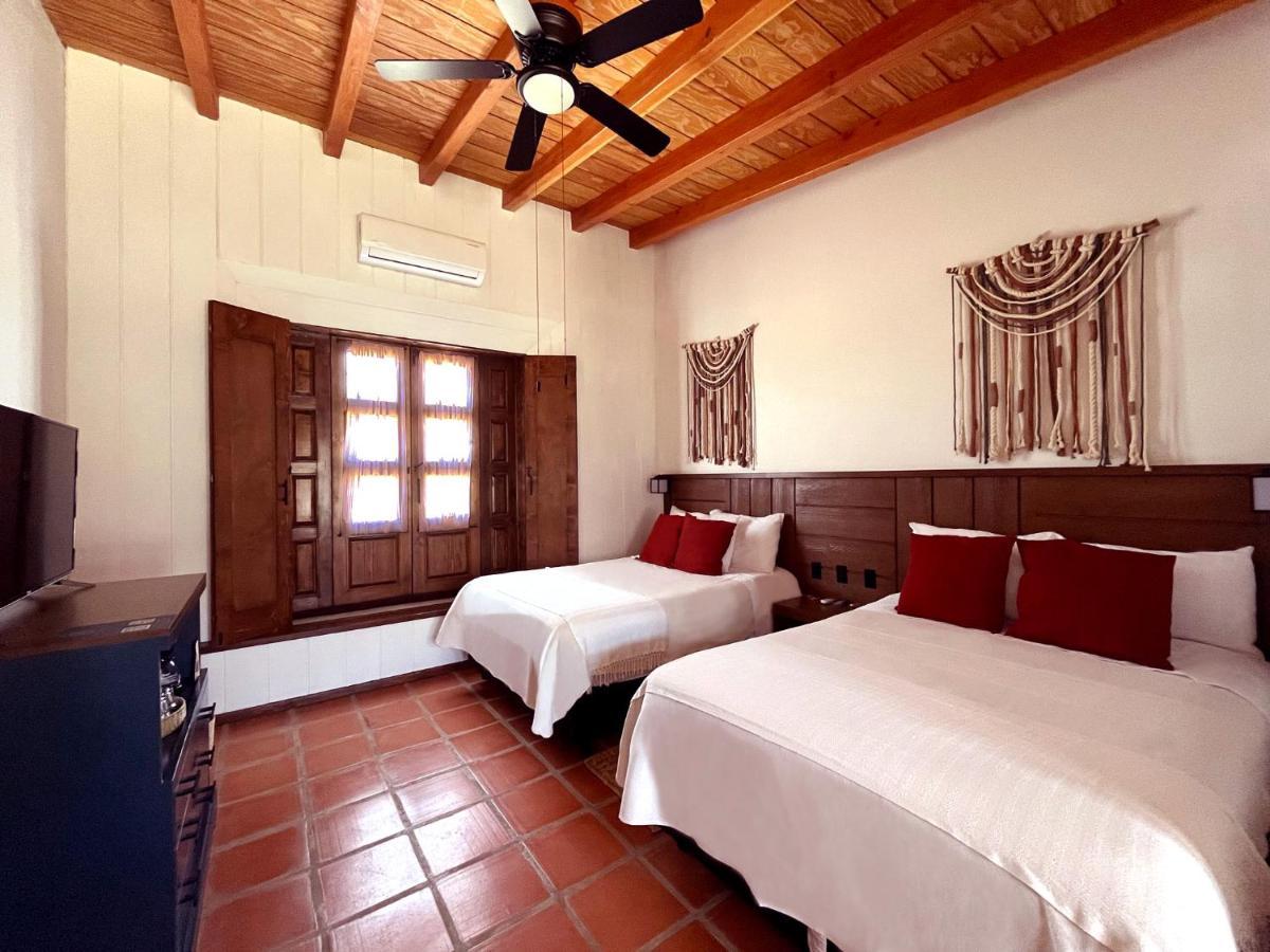 Casa Entrevez Bed & Breakfast บาเย เด กัวลาลูเป ภายนอก รูปภาพ