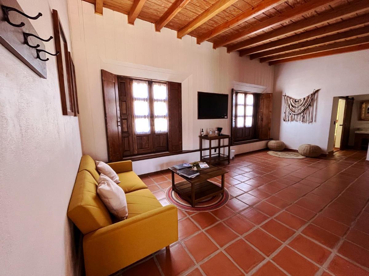Casa Entrevez Bed & Breakfast บาเย เด กัวลาลูเป ภายนอก รูปภาพ