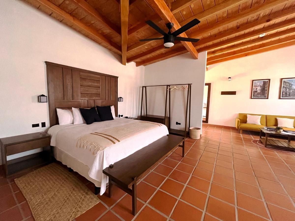 Casa Entrevez Bed & Breakfast บาเย เด กัวลาลูเป ภายนอก รูปภาพ